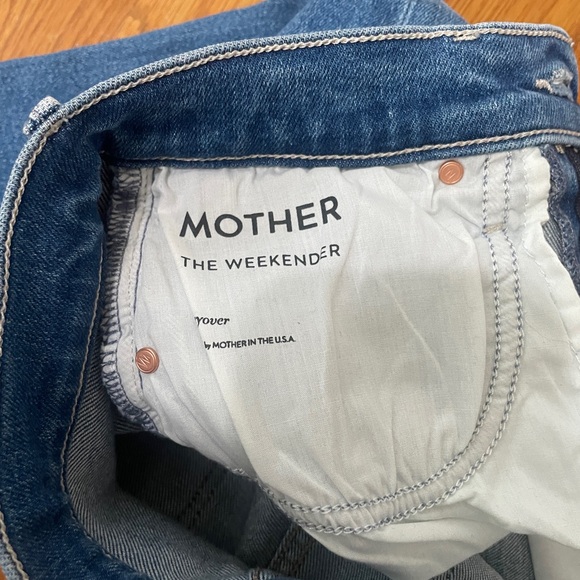 MOTHER the weekender Blue Flare Jeans in Layover Wash - Picture 7 of 11